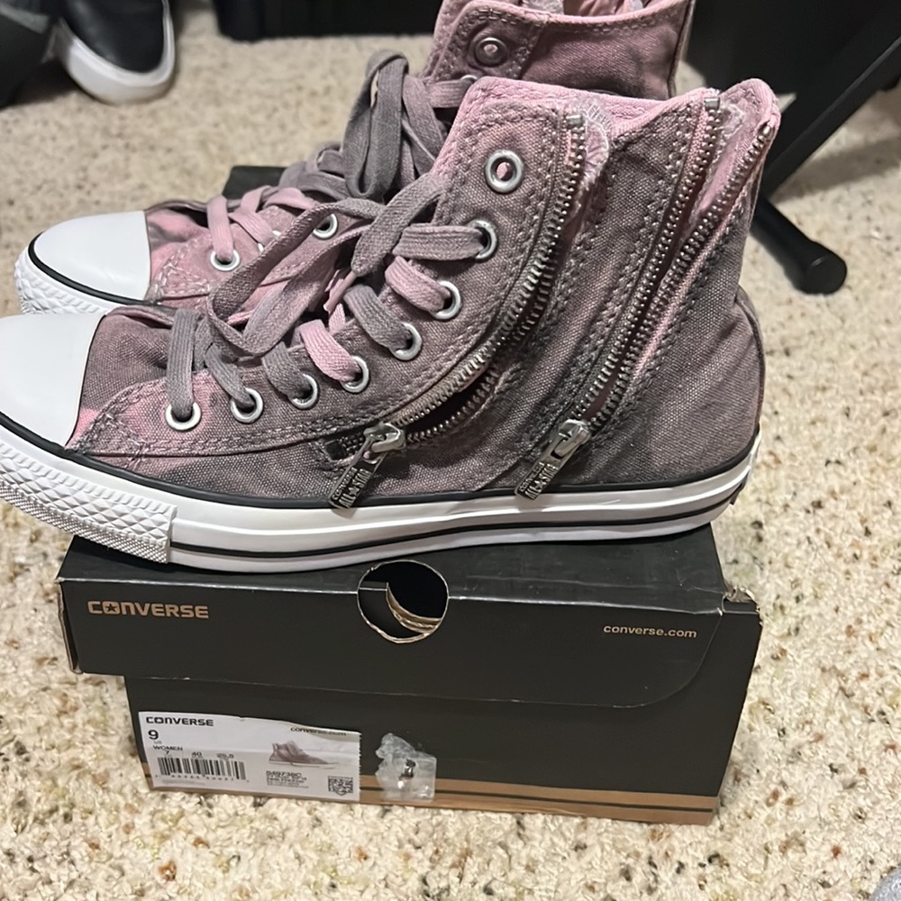 Used Converse - Picture 3 of 7